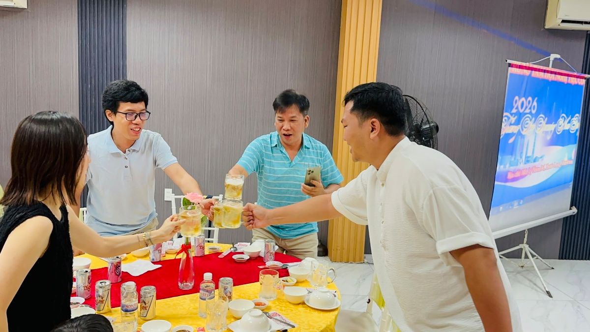 Giá tổ chức Gala Dinner: tính tiệc, sân khấu và chương trình