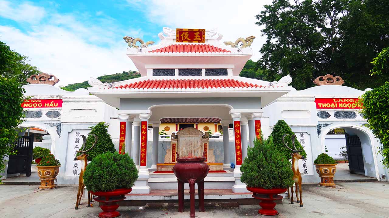 Lăng Thoại Ngọc Hầu ở Châu Đốc: Lịch sử & Kinh nghiệm tham quan