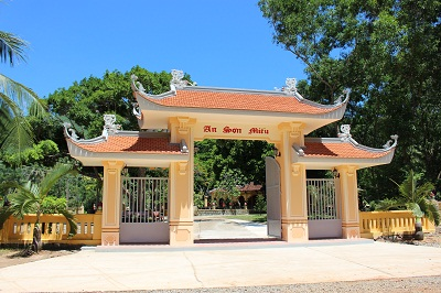 Miếu Bà Phi Yến (An Sơn Miếu) - tour Côn Đảo TodayTourist