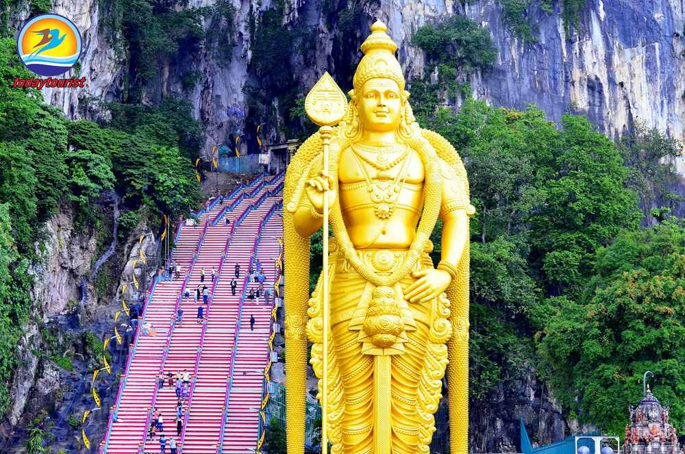 Động Batu và tượng thần Murugan tại Malaysia. – TodayTourist