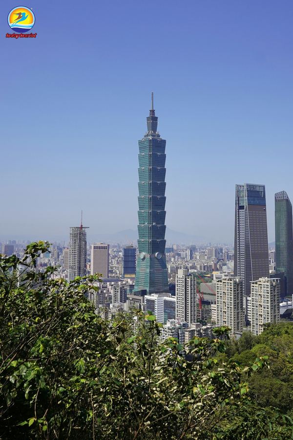 Taipei 101 nổi bật giữa thành phố Đài Bắc. – TodayTourist