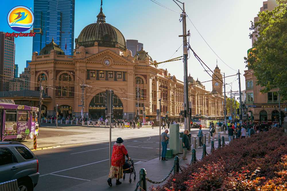 Nhà ga Flinders Street ở trung tâm Melbourne. – TodayTourist