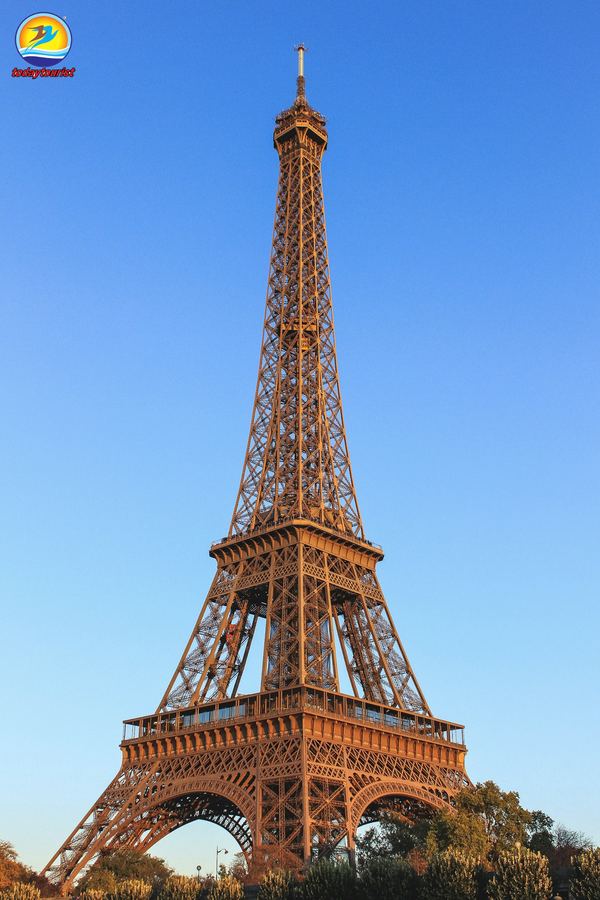 Tháp Eiffel, điểm nhấn quen thuộc của Paris. – TodayTourist