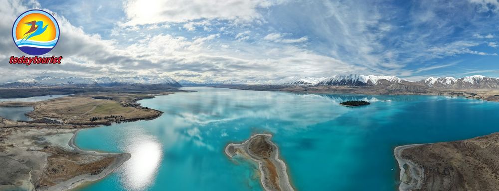 Toàn cảnh hồ Tekapo và vùng núi xung quanh. – TodayTourist
