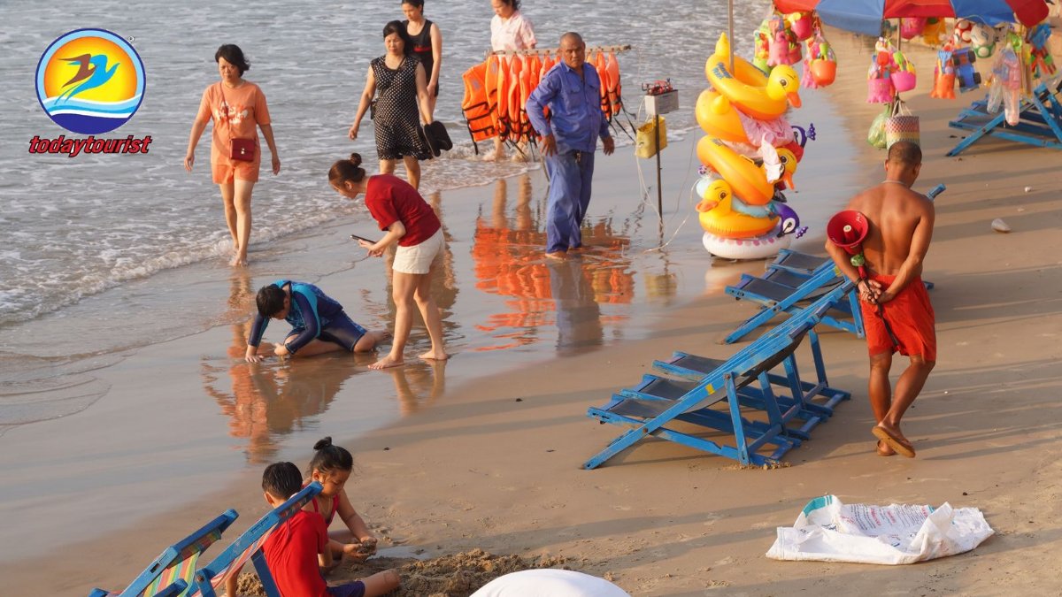 Crowded beach in Bà Rịa - Vũng Tàu, showcasing vibrant summer activiti