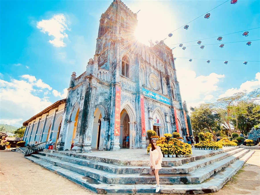 Tour Gành Đá Dĩa - Nhà thờ Mằng Lăng - Đầm Ô Loan - Bãi Xép 1 ngày: Thưởng thức Buffet Hải sản - Phú Yên Tourist