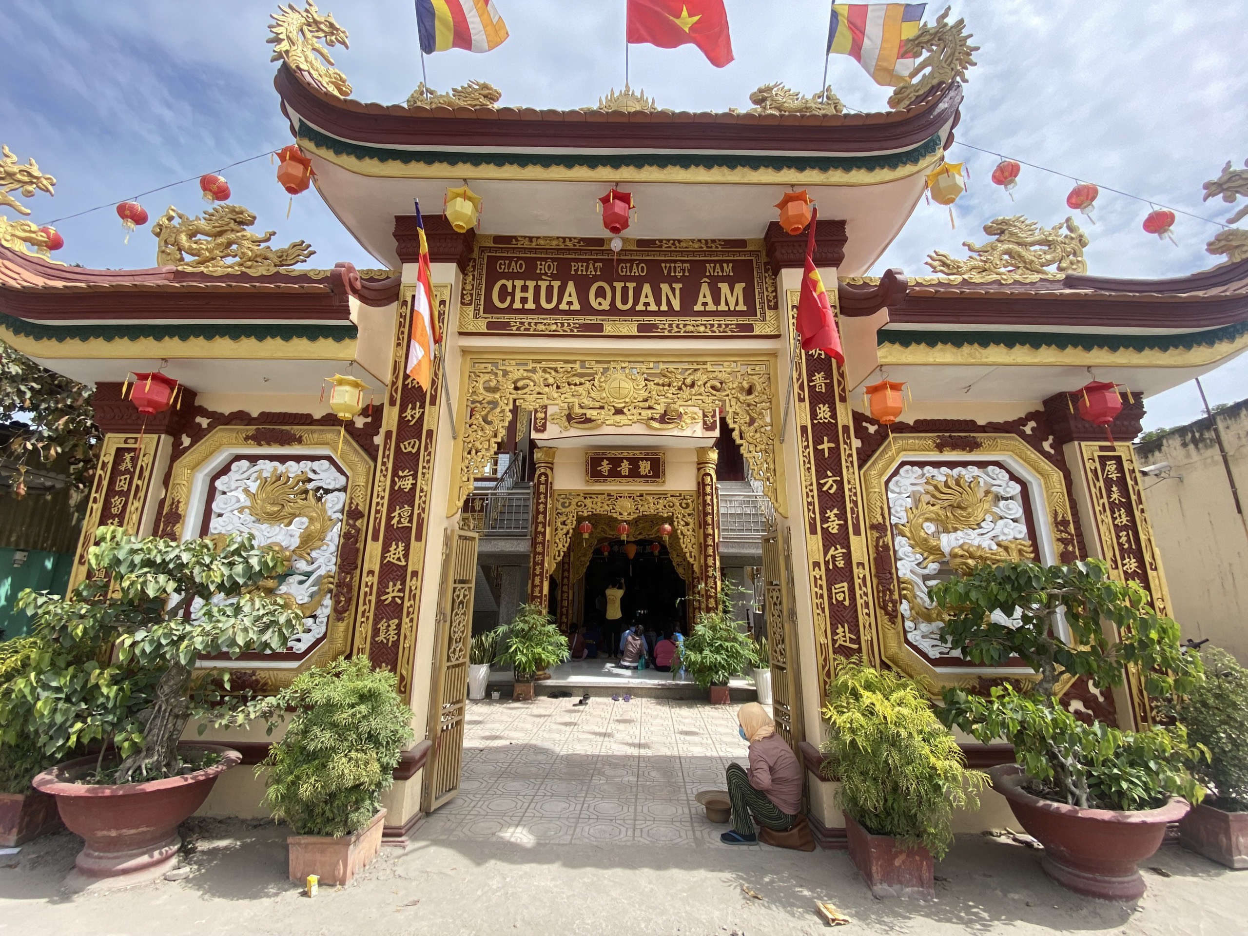 Chùa Quan Âm, Thị trấn Hậu Nghĩa trao tặng quà từ thiện - Phật Giáo Đức Hòa